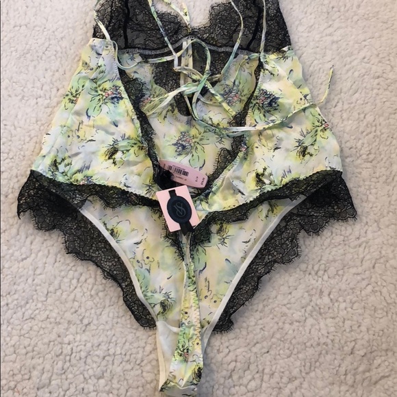 New Victoria’s Secret 1- piece lingerie - Picture 3 of 4